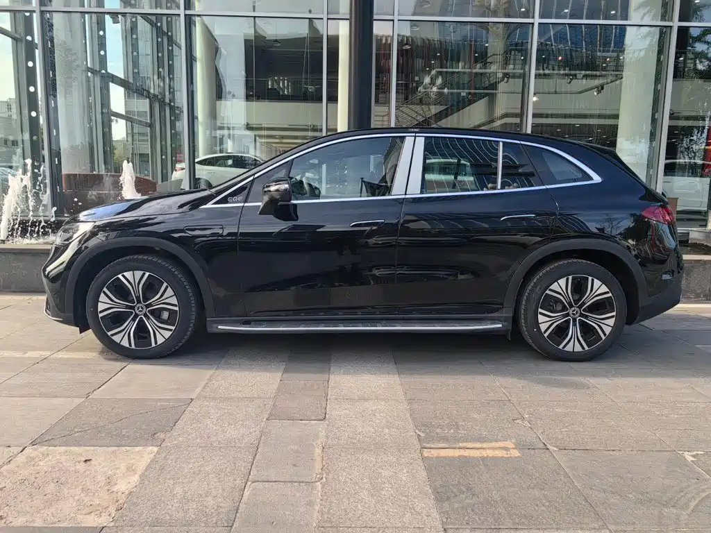 Mercedes-Benz EQE SUV — миниатюра 5