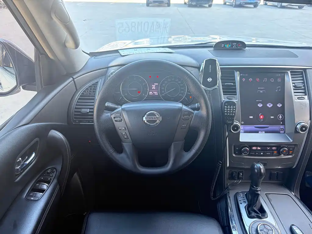 Nissan Patrol — миниатюра 13