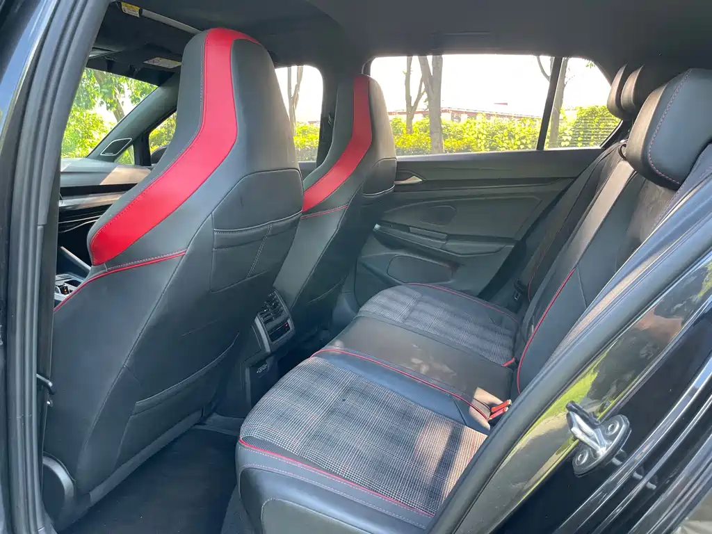 Volkswagen Golf GTI — миниатюра 9