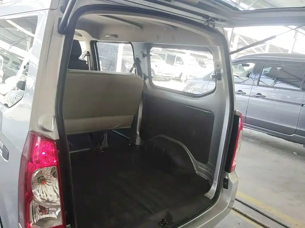Wuling Rongguang S — миниатюра 19