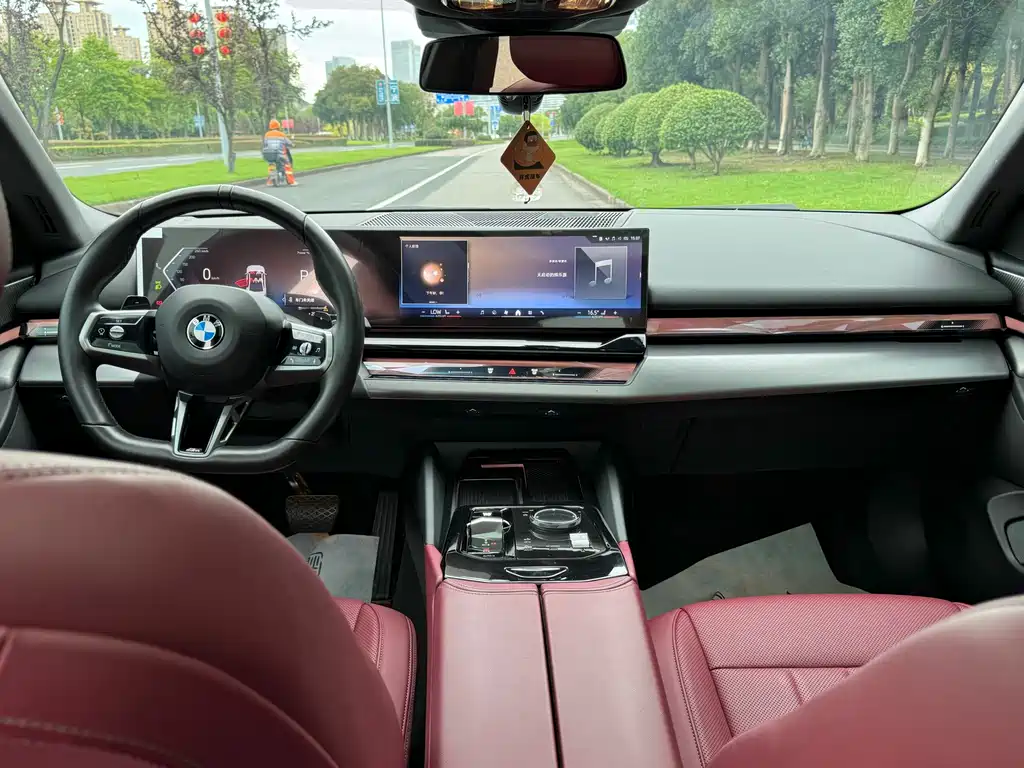 BMW 5 Series — миниатюра 7