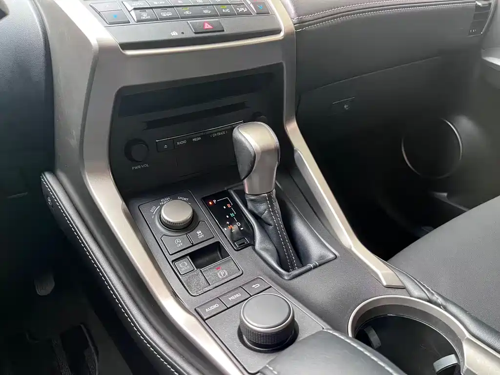 Lexus NX — миниатюра 9
