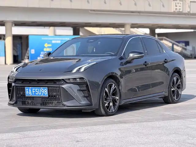 Lynk & Co 03