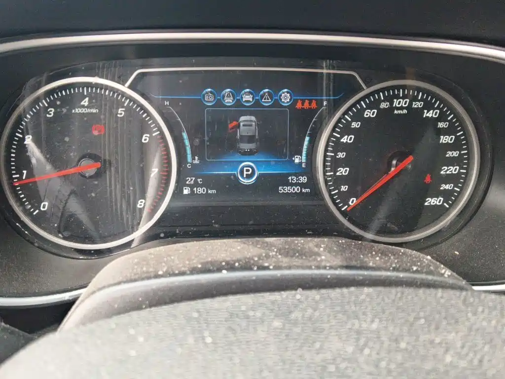 Hongqi Hongqi H5 — миниатюра 13