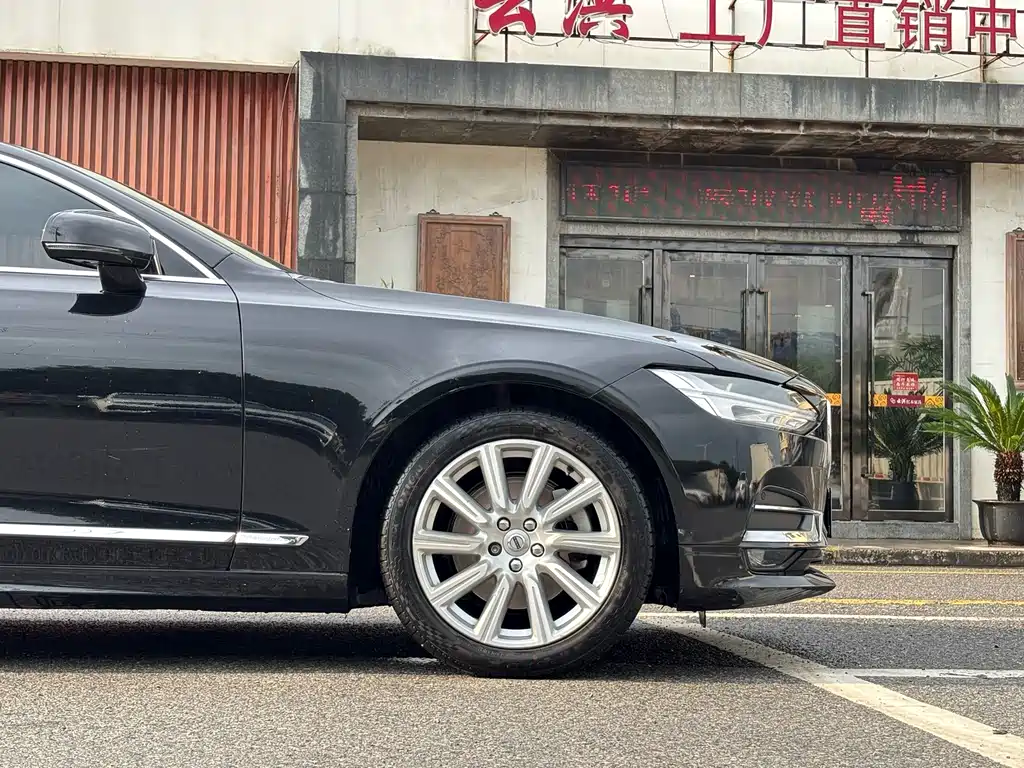 Volvo S90 — миниатюра 4