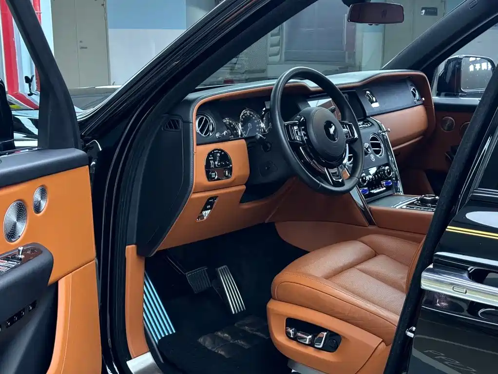Rolls-Royce Cullinan — миниатюра 11