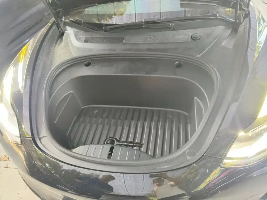 Tesla Model 3 — миниатюра 10