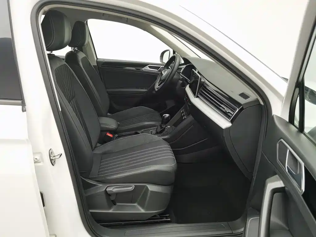 Volkswagen Tiguan L — миниатюра 23