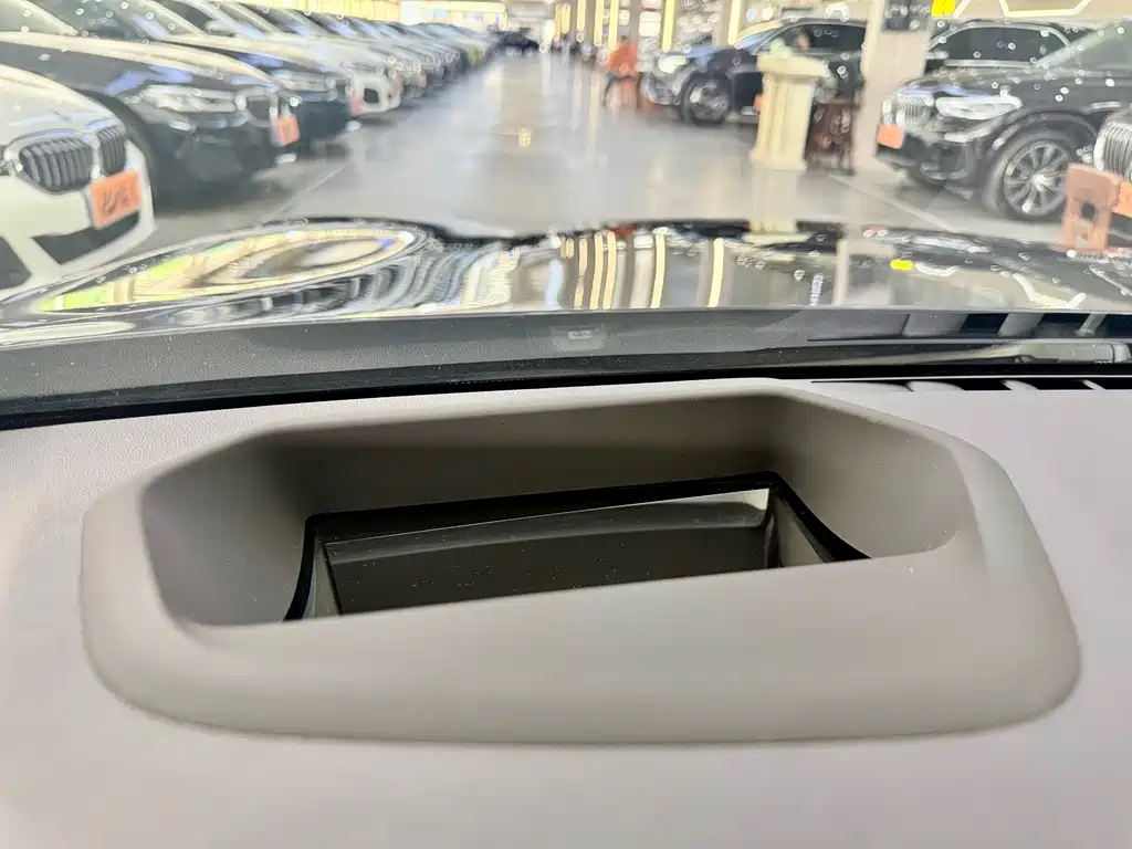 BMW 5 Series — миниатюра 13