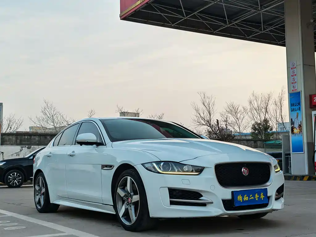 JAGUAR XE