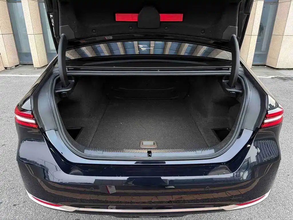 BMW i5 — миниатюра 8