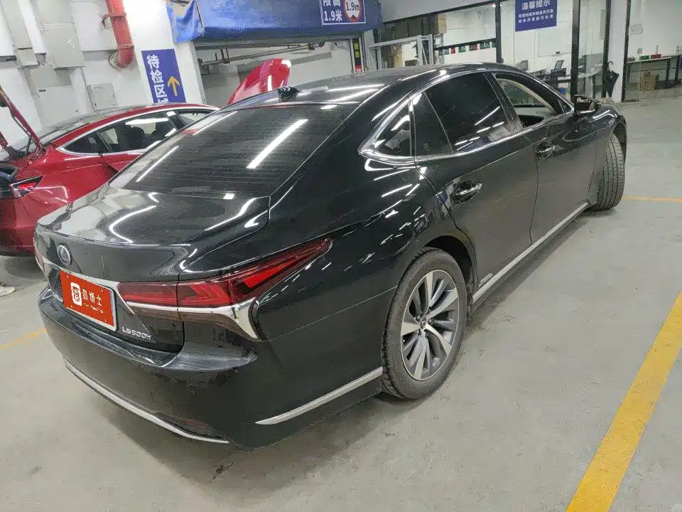 Lexus LS — миниатюра 8