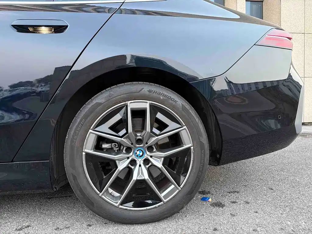 BMW i5 — миниатюра 7