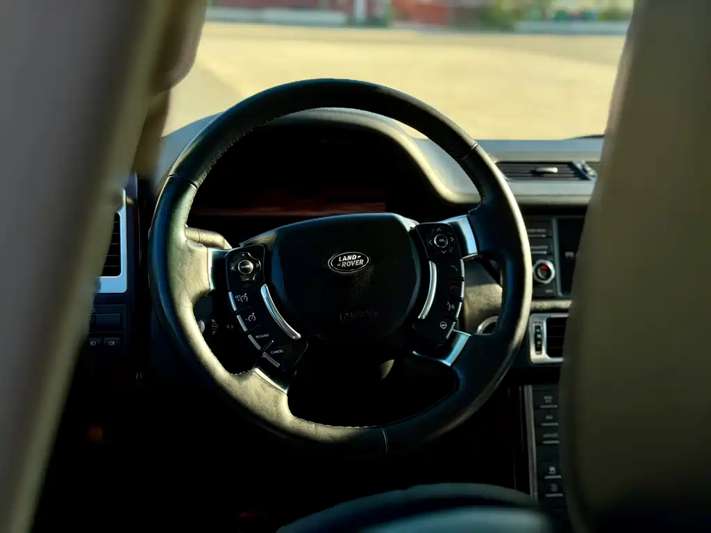Land Rover Range Rover — миниатюра 7