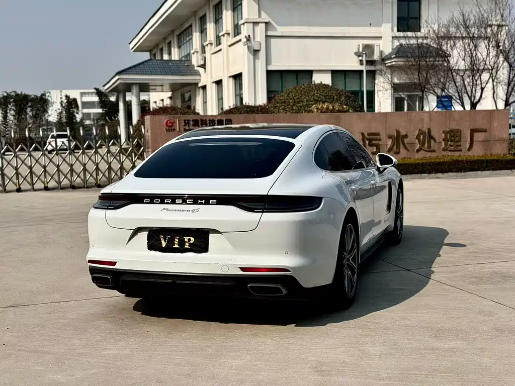 PORSCHE PANAMERA