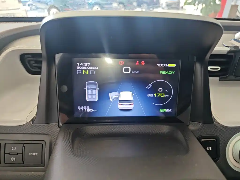 Wuling MINIEV — миниатюра 12