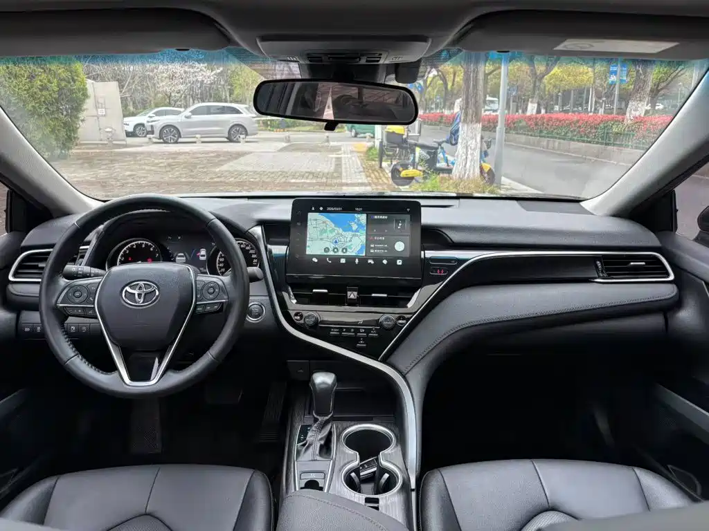 Toyota Camry — миниатюра 5