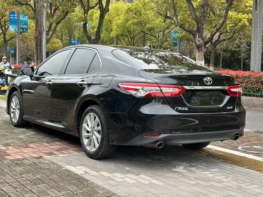 Toyota Camry — миниатюра 8