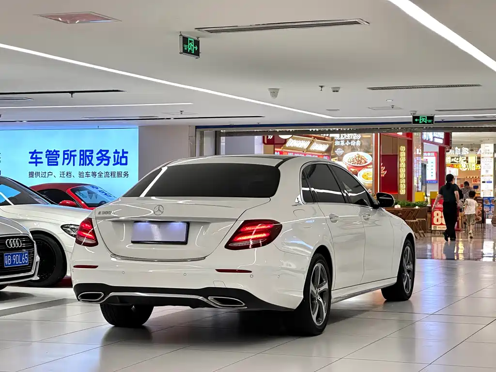 Mercedes-Benz E-Class — миниатюра 7