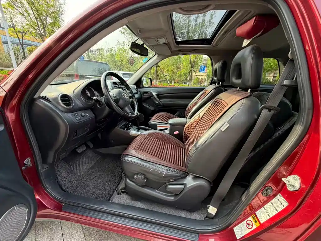 Toyota RAV4 2004 2.0