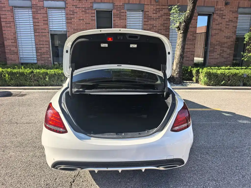 Mercedes-Benz C-Class — миниатюра 10