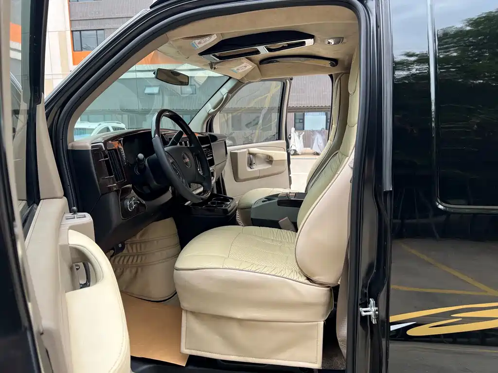 GMC Savana 2011 6.0L 7 мест