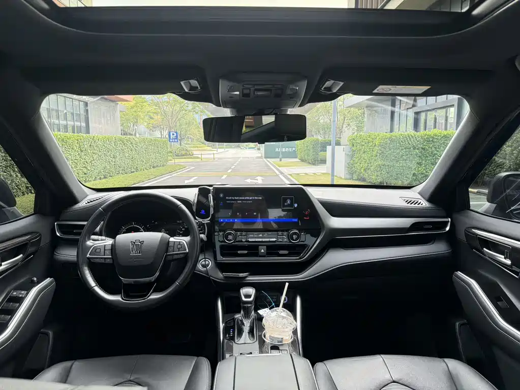Toyota Crown Kluger — миниатюра 6