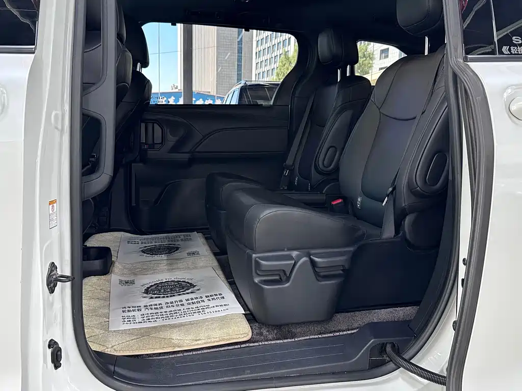 Toyota Sienna — миниатюра 4
