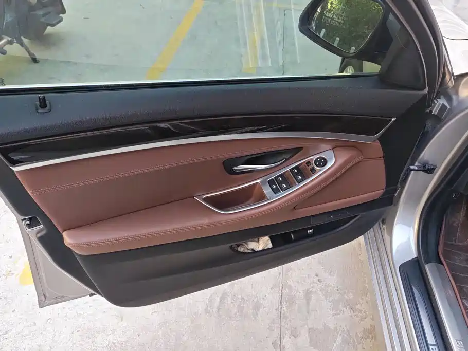 BMW 5 Series — миниатюра 6