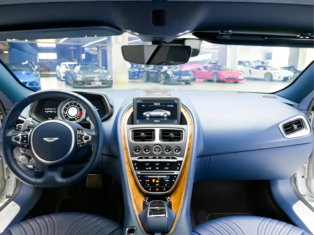 Aston Martin DB11 — миниатюра 12