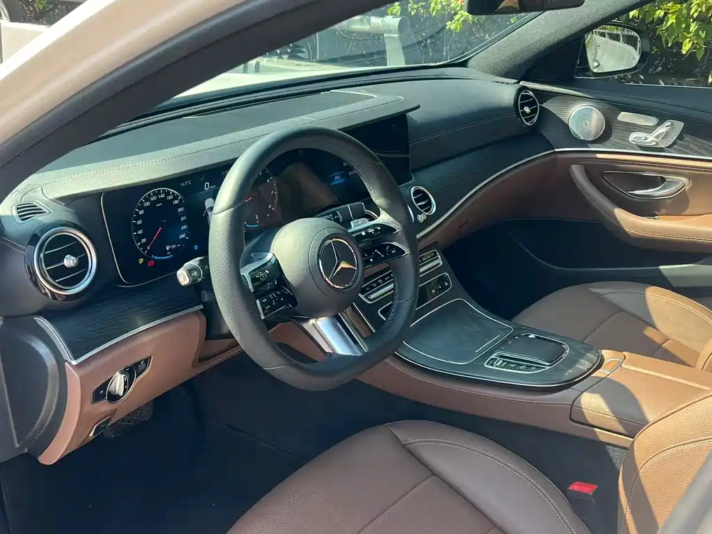 Mercedes-Benz E-Class — миниатюра 4