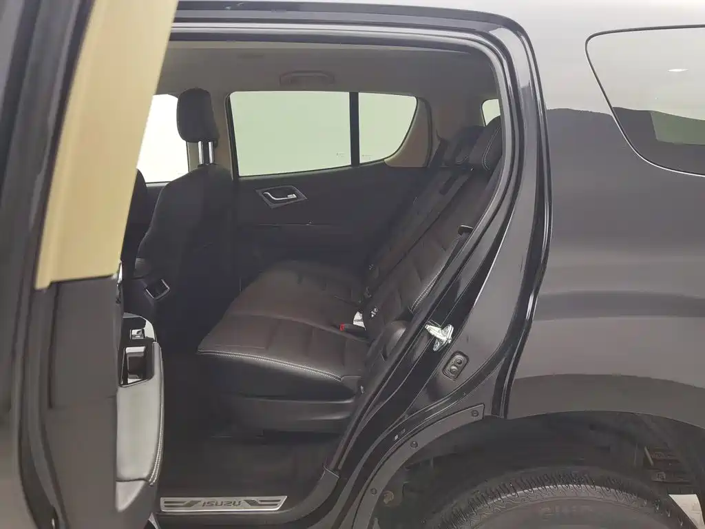 Isuzu MU-X — миниатюра 15