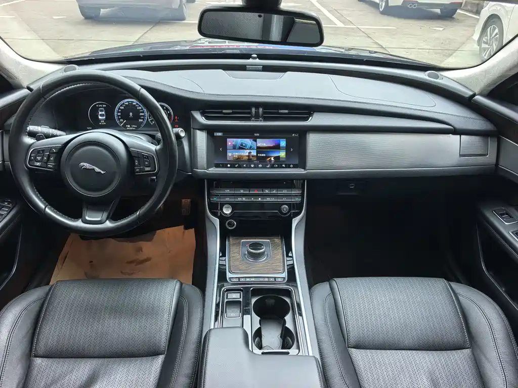 Jaguar XFL — миниатюра 8
