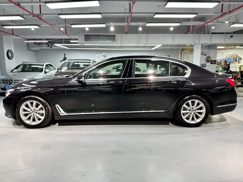 BMW 7 SERIES