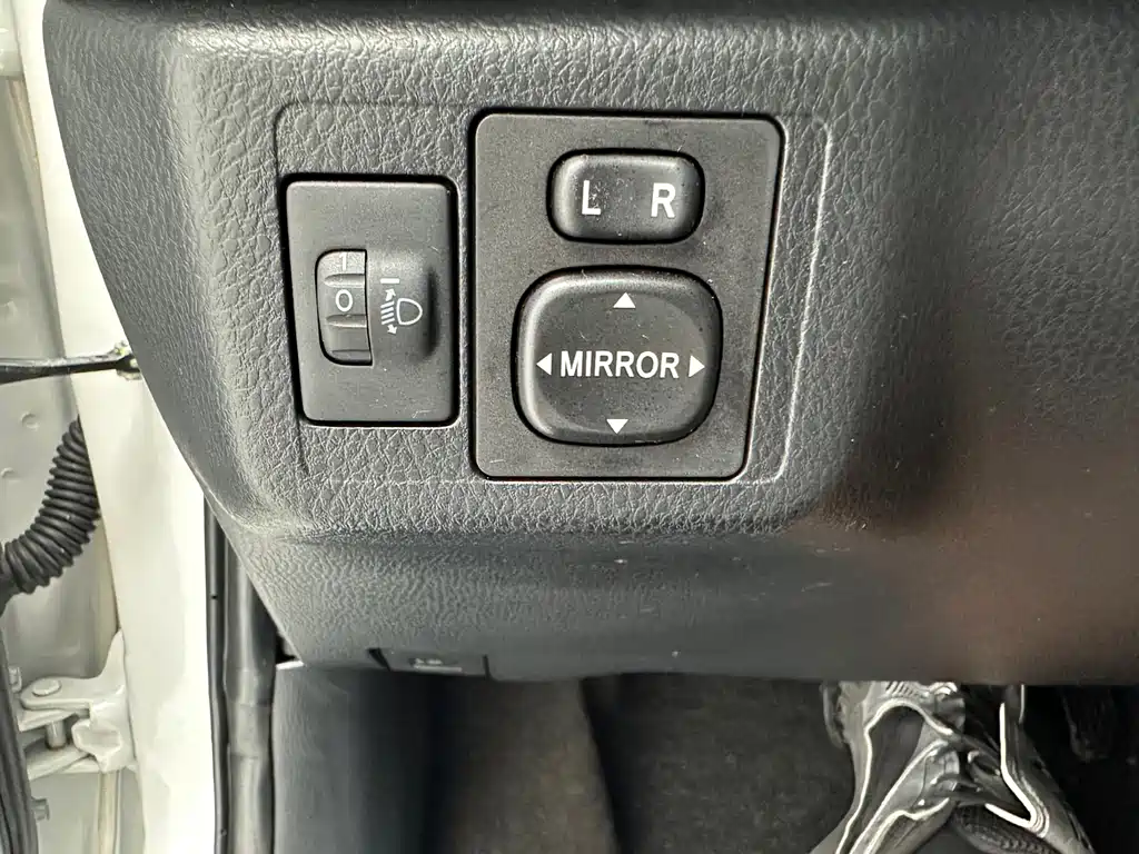 Toyota Yaris L — миниатюра 13