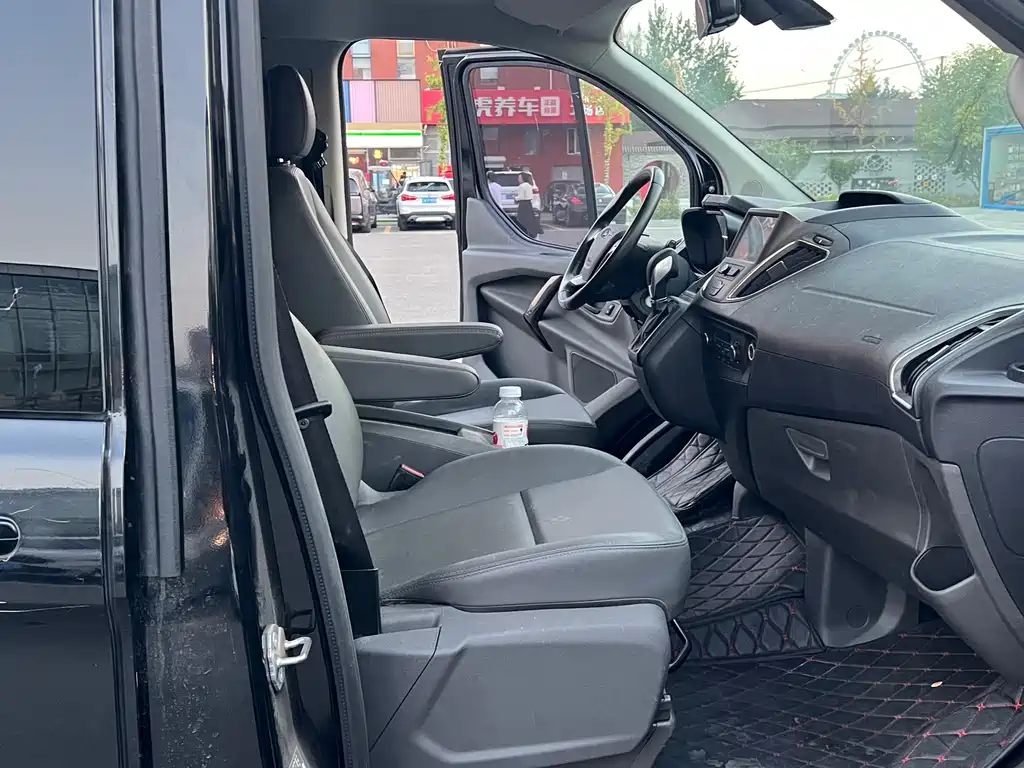 Ford Tourneo — миниатюра 11