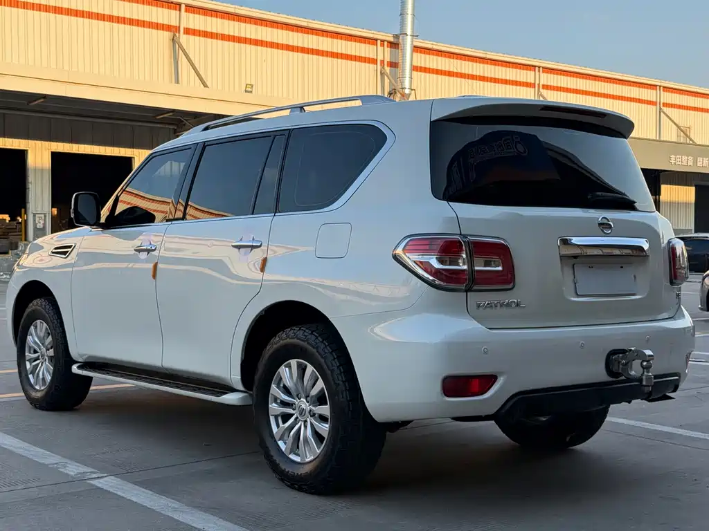 Nissan Patrol — миниатюра 13