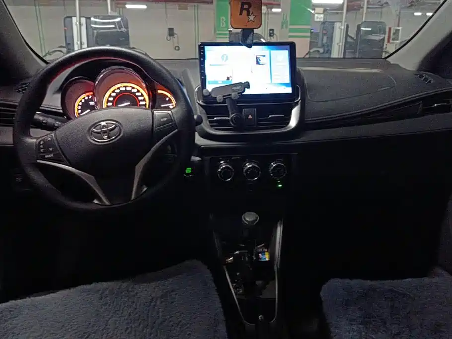 Toyota Yaris L — миниатюра 12