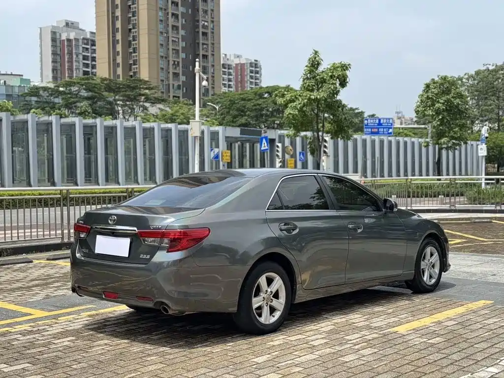 Toyota Reiz — миниатюра 8