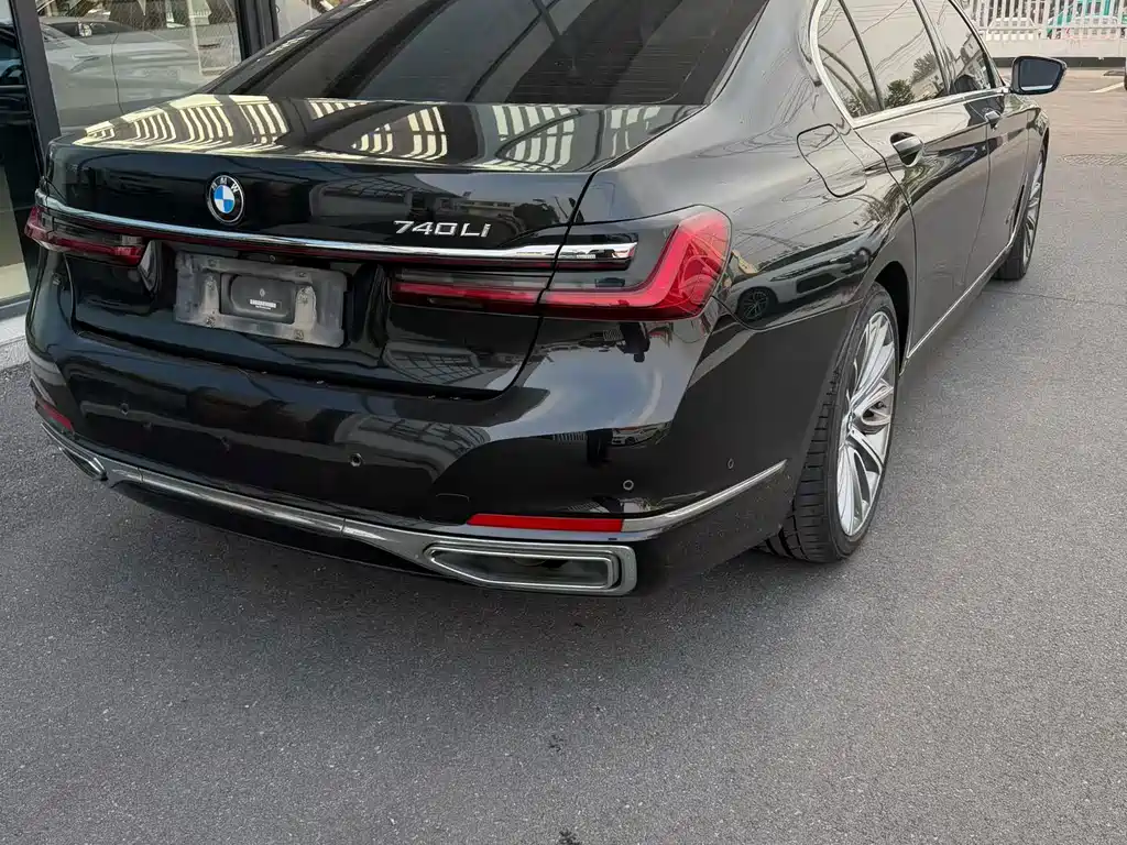 BMW 7 Series — миниатюра 3
