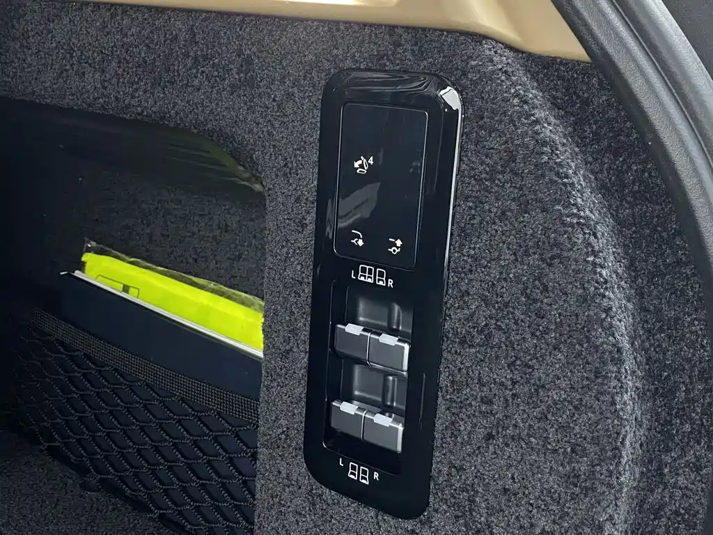 Land Rover Range Rover — миниатюра 13