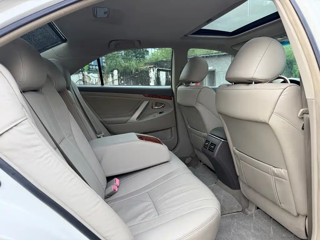 Toyota Camry — миниатюра 9