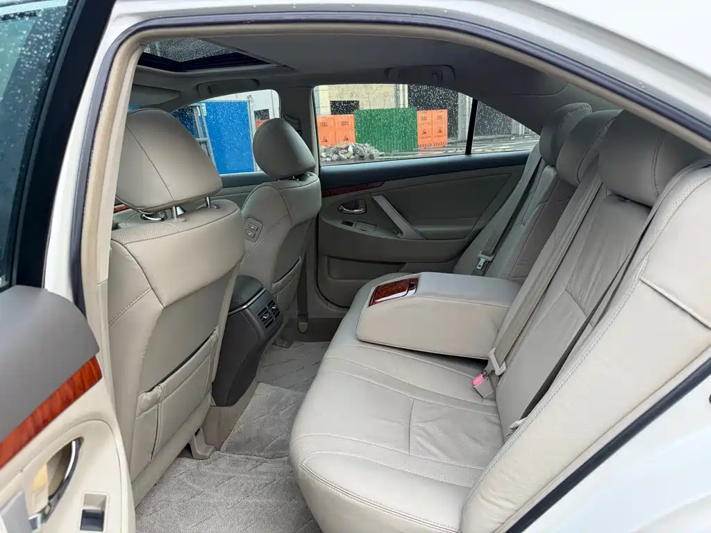 Toyota Camry — миниатюра 5