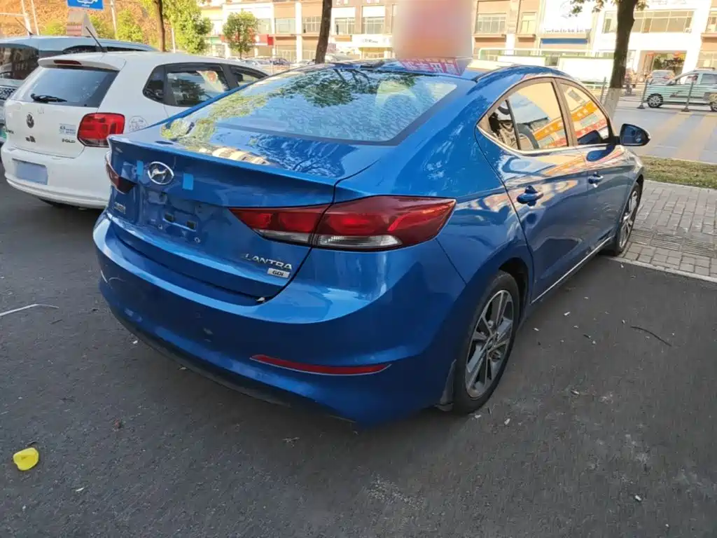 Hyundai Elantra — миниатюра 7