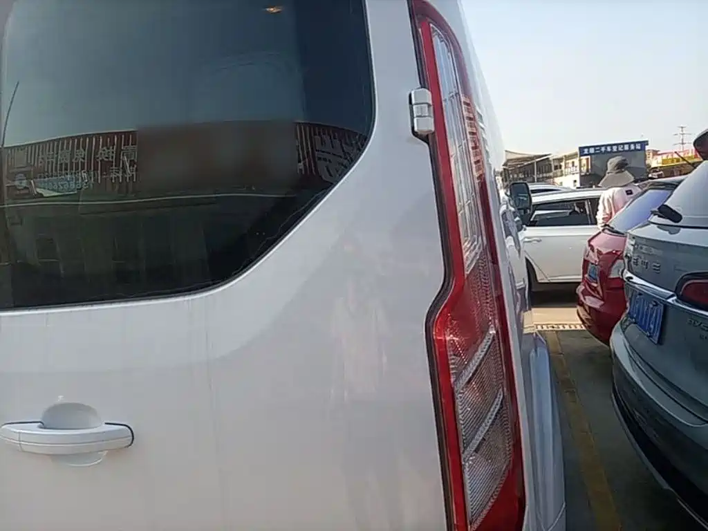 Ford Transit — миниатюра 8
