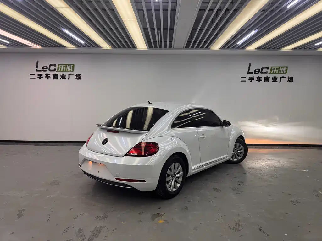 VOLKSWAGEN BEETLE