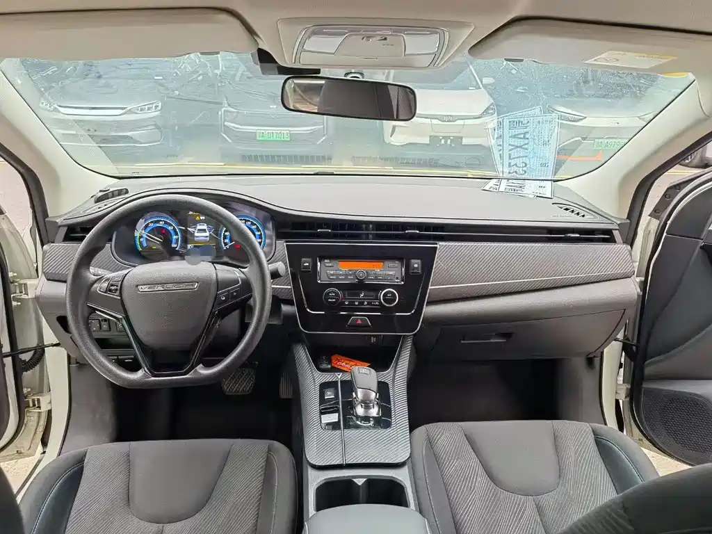 Venucia D60 EV — миниатюра 6