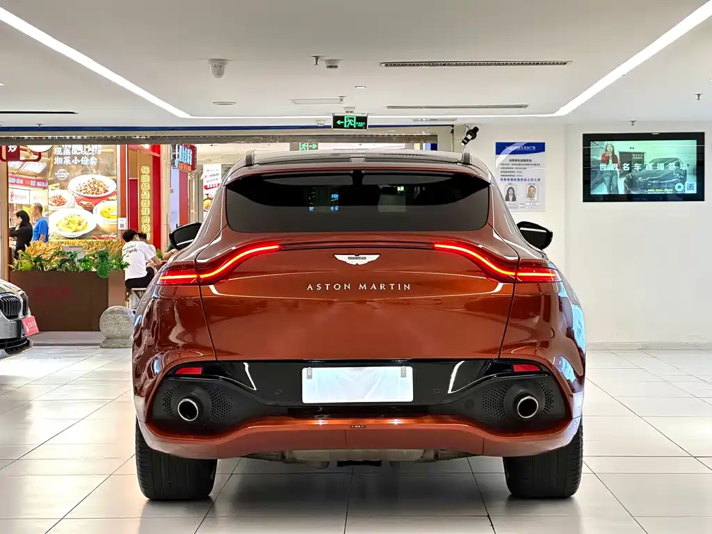 Aston Martin DBX — миниатюра 5