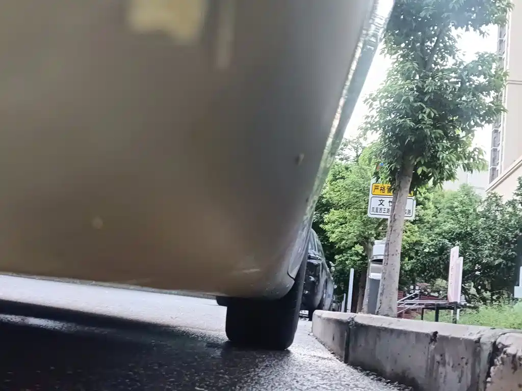 Tesla Model Y — миниатюра 18