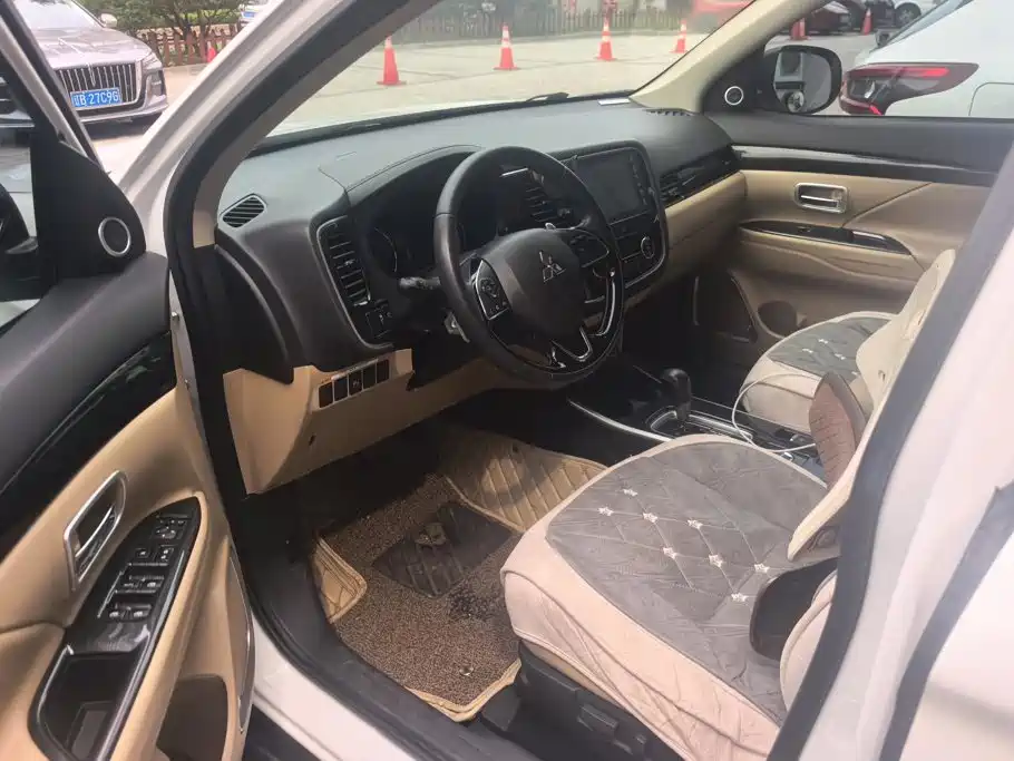Mitsubishi Outlander — миниатюра 9